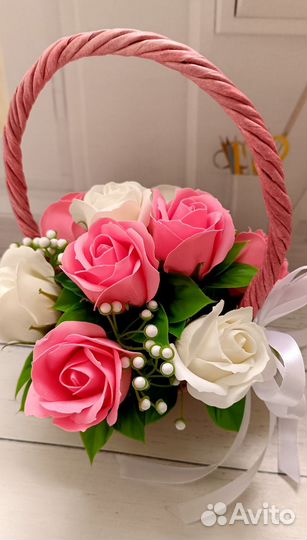 Букет из мыльных цветов в корзине
