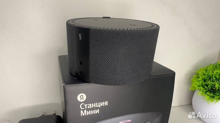 Умная колонка Яндекс Станция Мини с часами