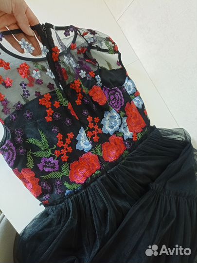 Продам женское летнее платье, размер 42