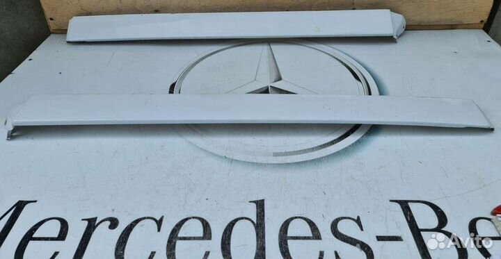 Накладка направвляющей двери Mercedes W638