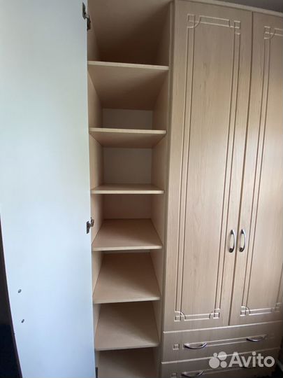Шкаф