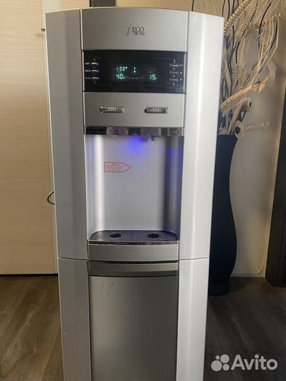 Куллер для воды напольный