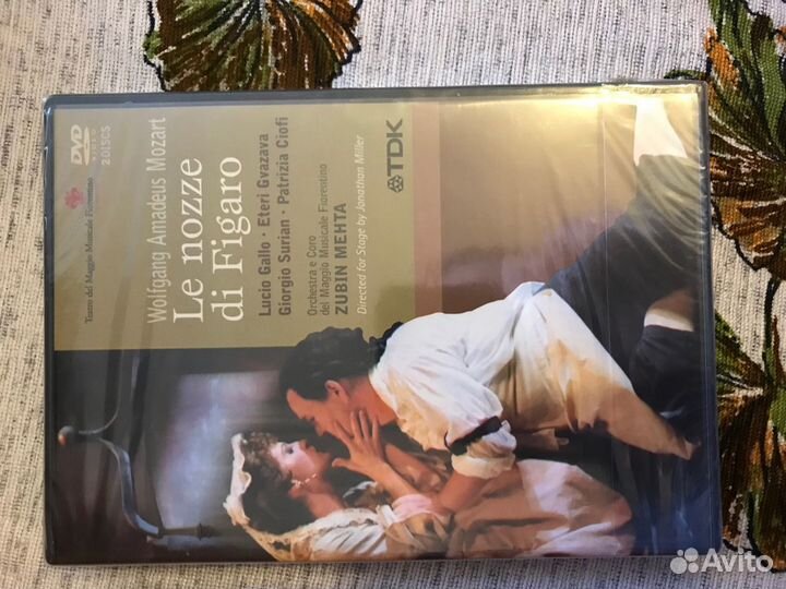 DVD опера «Ie nozzle di Figaro”, «Лебединое озеро»