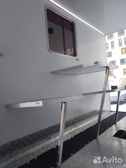 Легковой прицеп фургон для снегохода