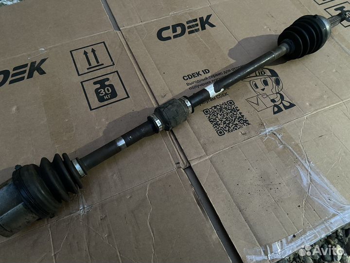 Правый привод (полуось,шрус) на Hyundai Accent