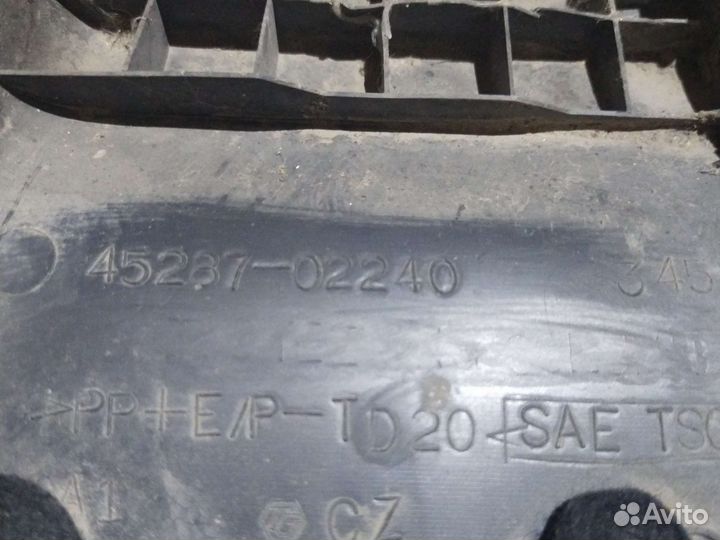 Toyota auris 150 отделка рулевой оси 4528602250