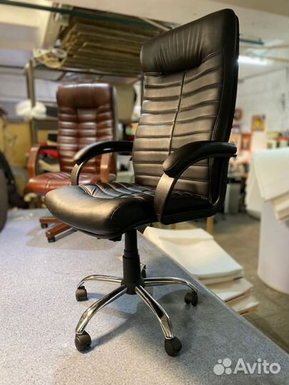 Офисное кресло