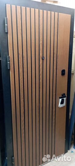 Дверь входная Люксор 2мдф зеркало рейки