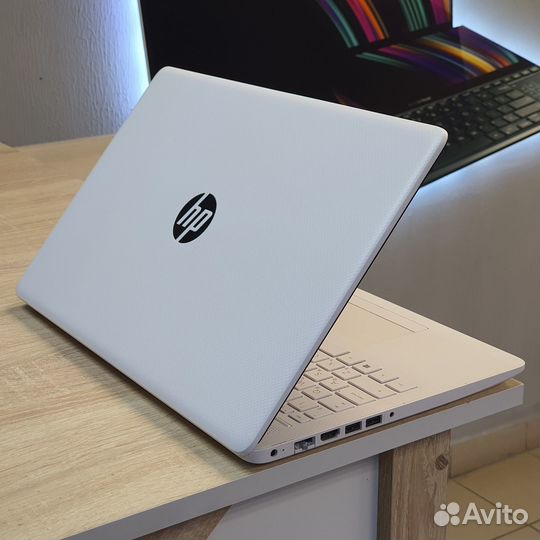 Белый Ноутбук HP