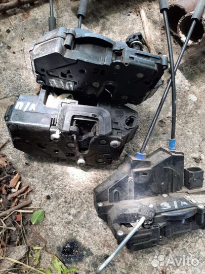 Замок двери Джили Эмгранд ес 7