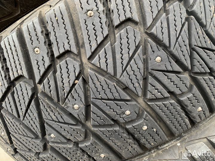 Goodyear Ultragrip 600 215/55 R17