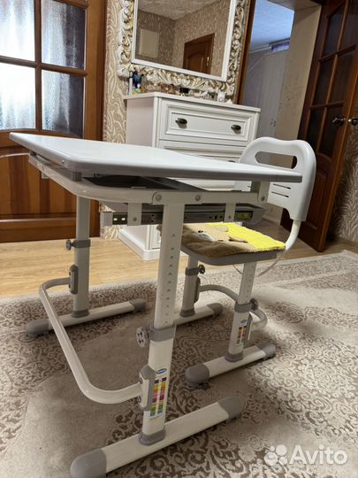 Школьная парта