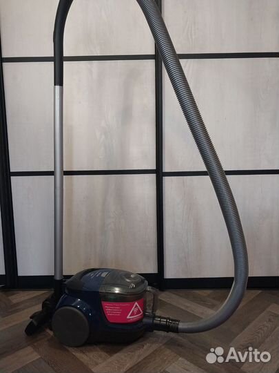 Пылесос philips 1700W безмешковый