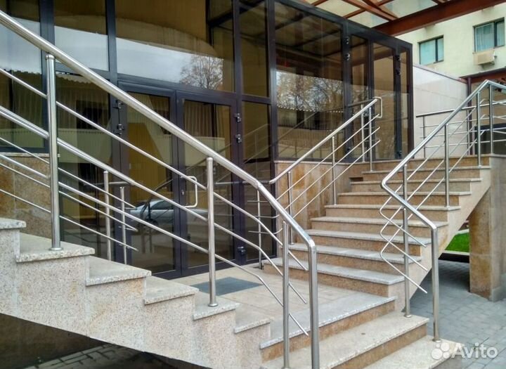 Ограждение из полированной нержавеющей стали