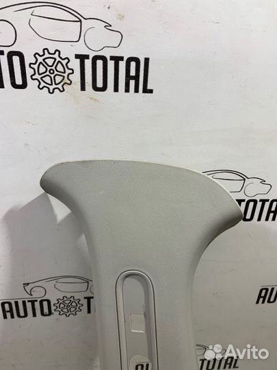 Обшивка центральной стойки левая Nissan Terrano