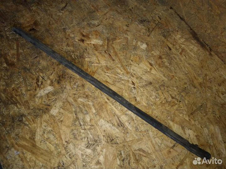 Молдинг стекла передний правый Ford Focus 2 CB4