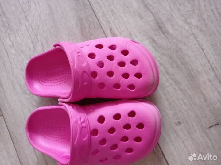 Шлепки и кроссовки