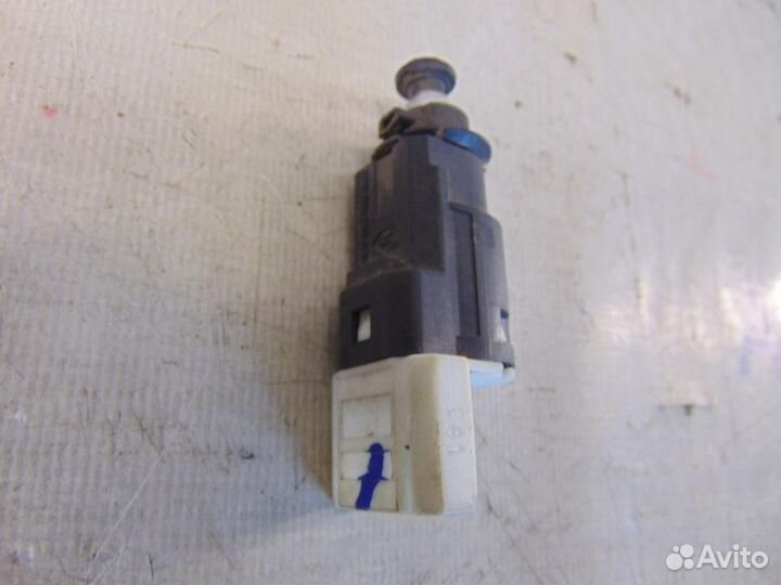 Датчик включения стопсигнала для Renault Logan 1 2
