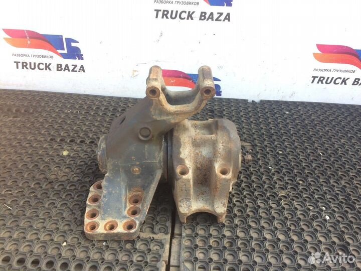 Кронштейн балансира левый Iveco Eurotrakker