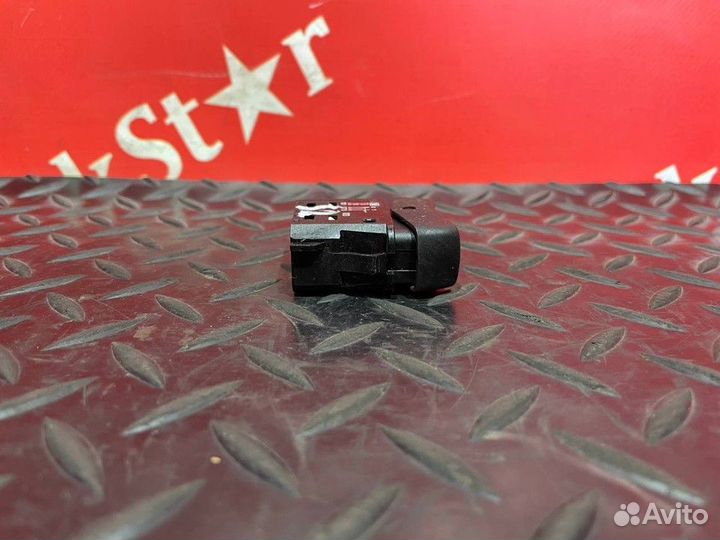 Кнопка выключения моторного тормоза