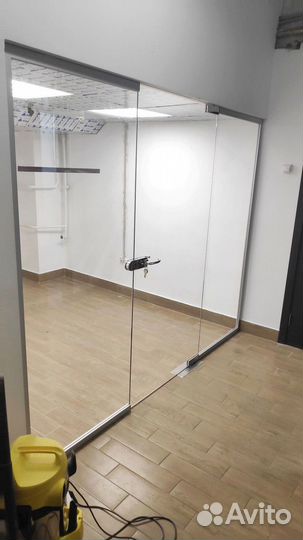 Стеклянная дверь на заказ от 3 дней