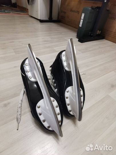 Коньки хоккейные