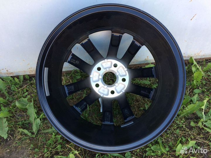 Оригинальный диск vw passat R17