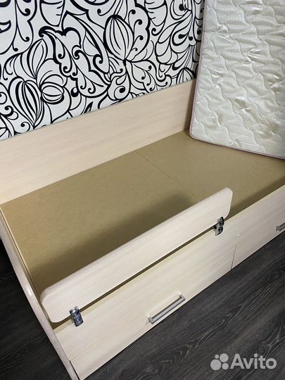 Детская кровать с матрасом