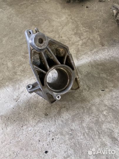 Кранштейн двигателя Mercedes Vito W639 Viano