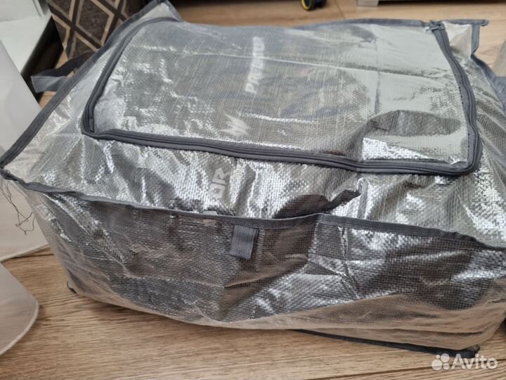 Самки с вещами