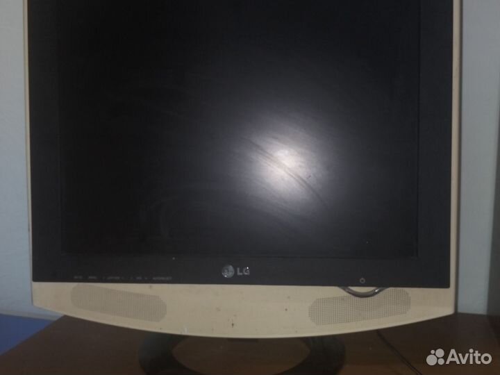 Монитор LG со встроенными колонками