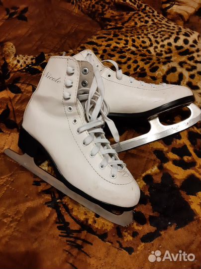 Коньки фигурные женские