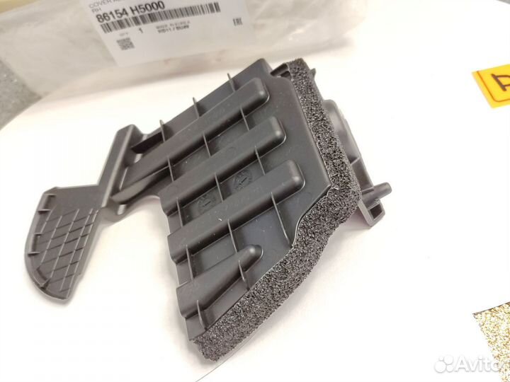 Накладка лобового стекла правая hyundai Solaris 2