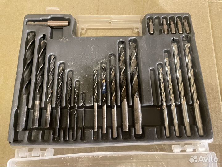 Набор сверел, бит и дюбелей
