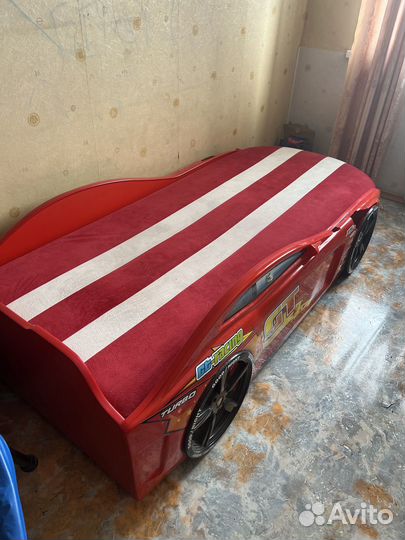 Детская кровать машина