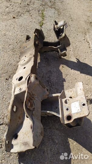 Подрамник задний Toyota Camry 50