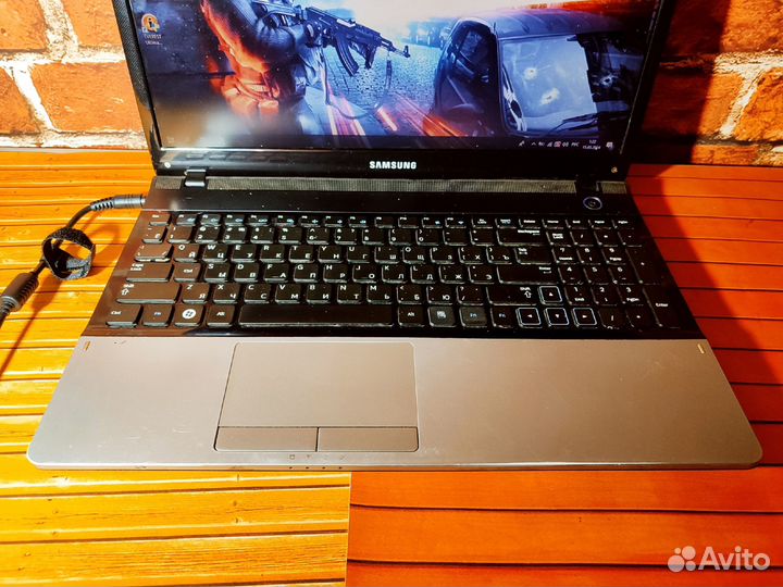 Samsung NP300E5A-i3-2 Gen \ 6 Озу \ 1 Gb видео \ 5