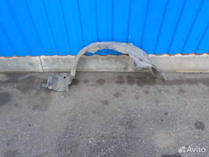 Nissan 63840-5M400 Подкрылок перед правый