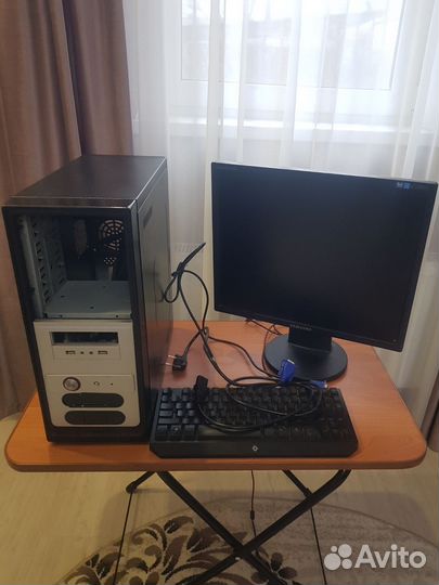 Компьтер с монитороми клавиатурой