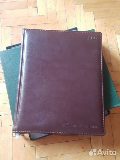 Табличка, ежедневник, папка-портфель, калькулятор