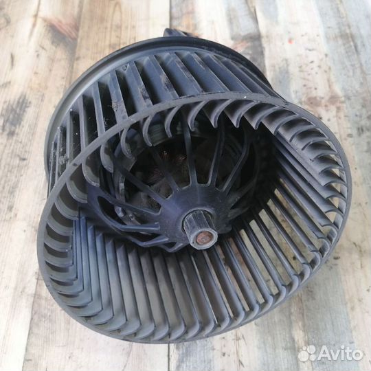 Моторчик отопителя печки Ford Focus 3