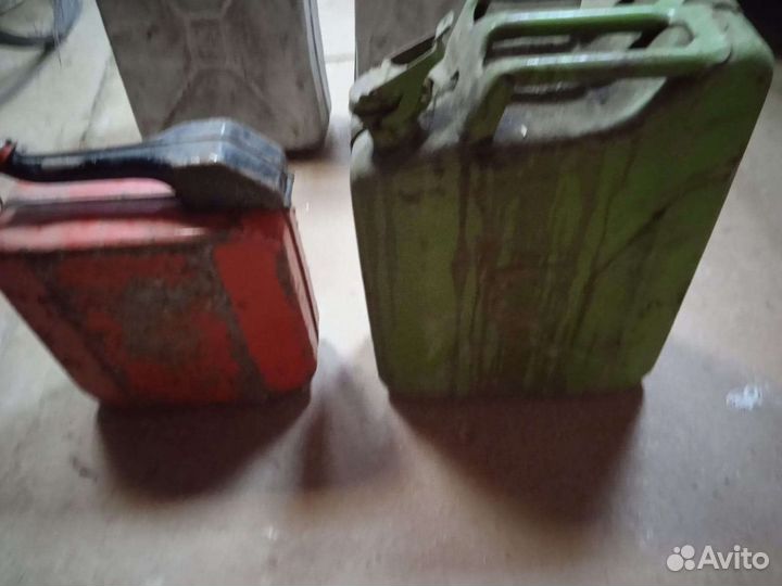 Канистры металлические 20 литров