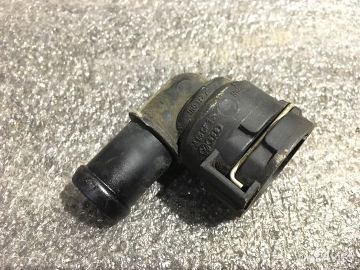 Фланец системы охлаждения Skoda Yeti 1.2 CBZ 2010