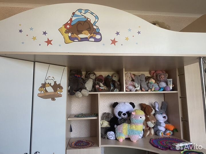 Детская кровать чердак со столом и шкафом