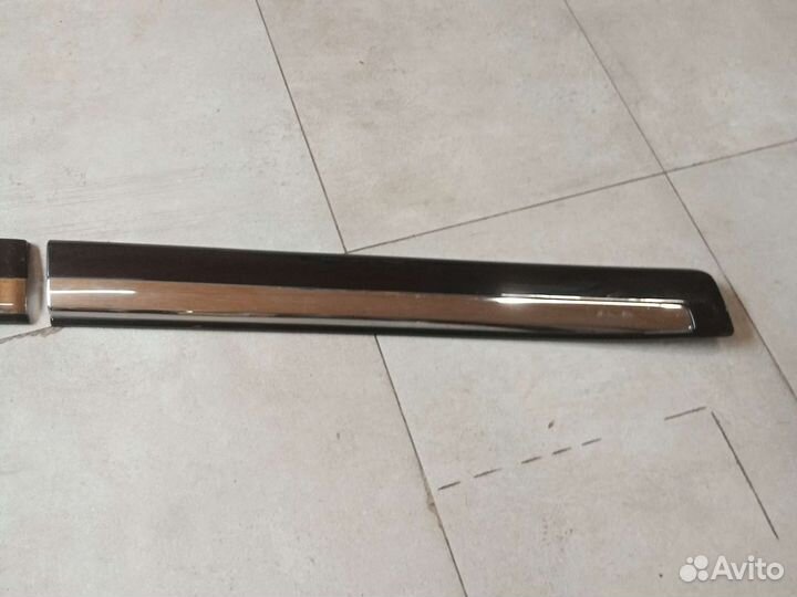 Молдинг двери левая toyota land cruiser 200 12-15г