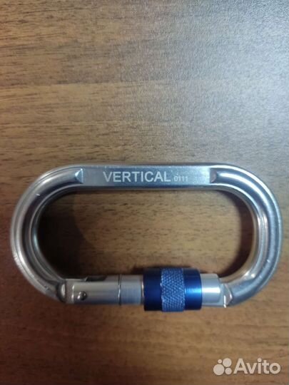 Карабин Vertical овал дюралевый с муфтой (кейлок)