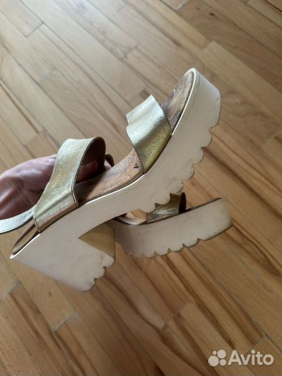 Босоножки на платформе 38