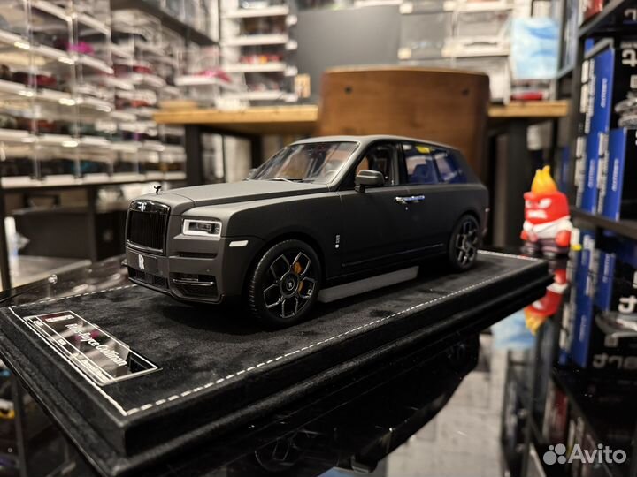 HH Rolls Royce Cullinan 1:18 матово черный