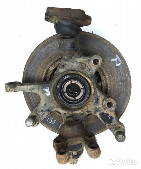 Ниссан PickUp Кулак поворотный ступица правая