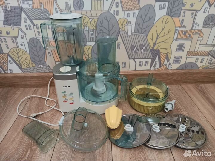 Кухонный комбайн Bosch рабочий с насадками